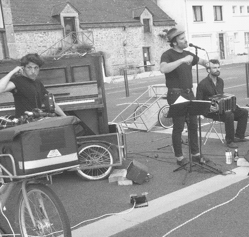 velo-concert-piano-osvaldo-charrette-remorque-velo-cargovelo-sur-mesure.jpeg