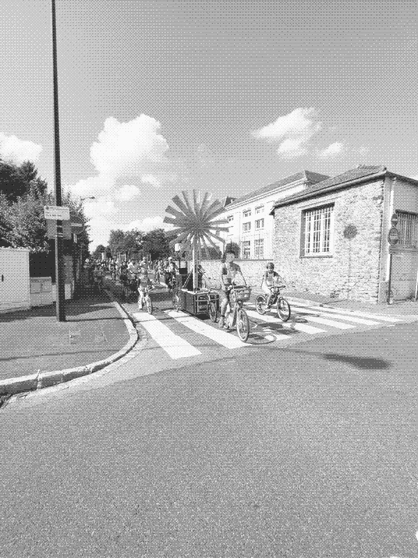 Le cortège derrière le Roi des Rats